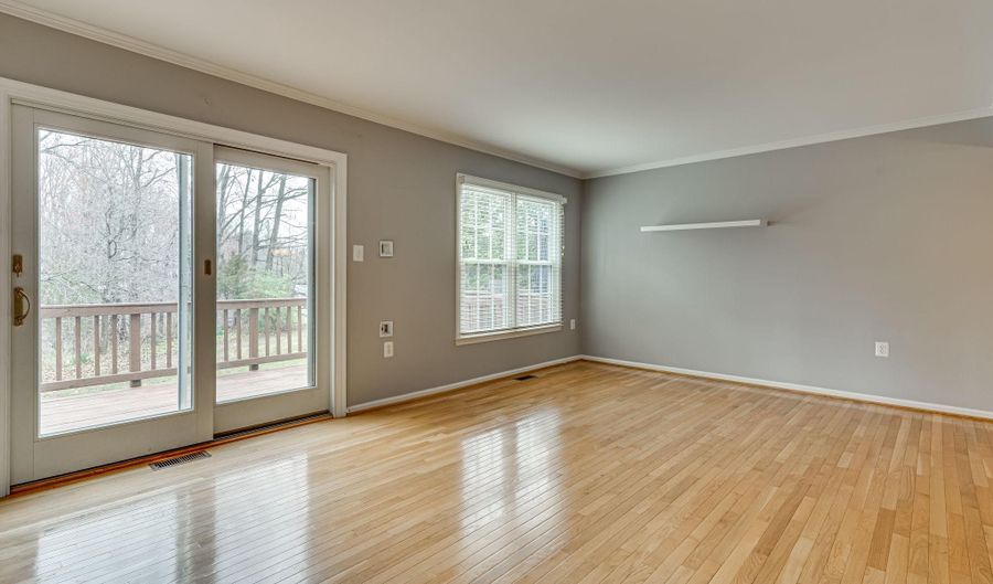 4406 CHURCHMAN Ct, Alexandria, VA 22310 - 3 Beds, 4 Bath