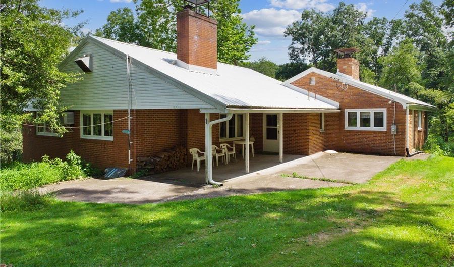 409 Valencia Rd, Adams Twp., PA 16046 - 4 Beds, 3 Bath