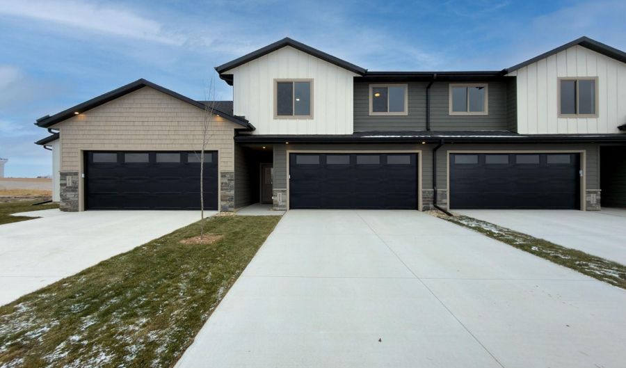 2820 E Hazelnut St, Brandon, SD 57005 - 4 Beds, 3 Bath