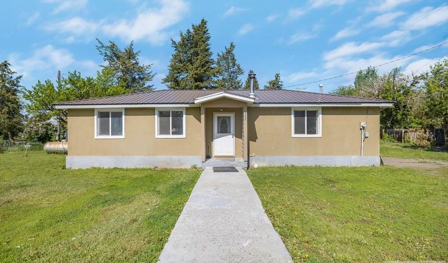 268 10th St, Ashton, ID 83420 - 3 Beds, 1 Bath