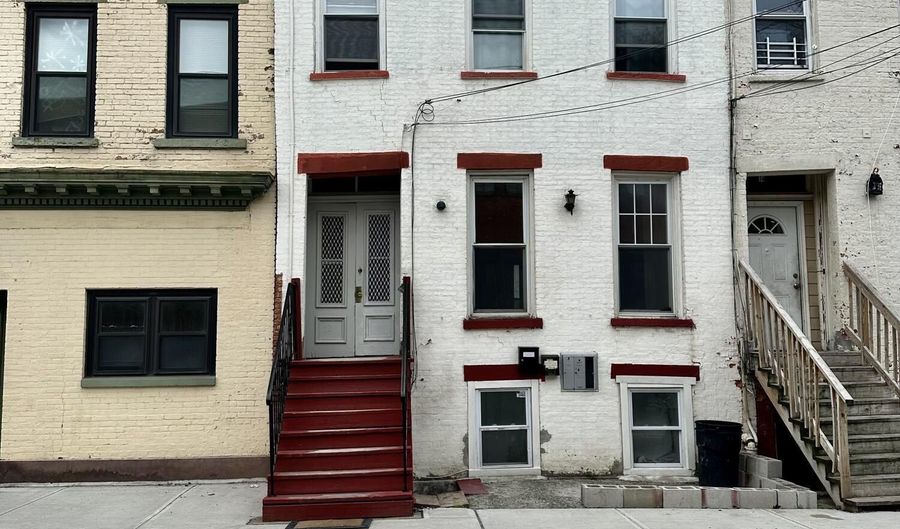 72 Bassett St, Albany, NY 12202 - 3 Beds, 3 Bath