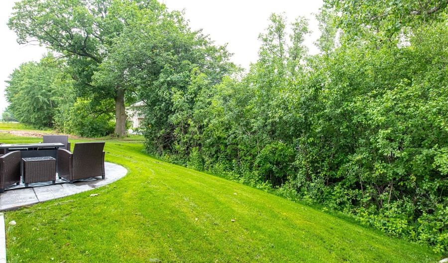 2240 E HONEYGOLD Ct, Appleton, WI 54913 - 3 Beds, 2 Bath