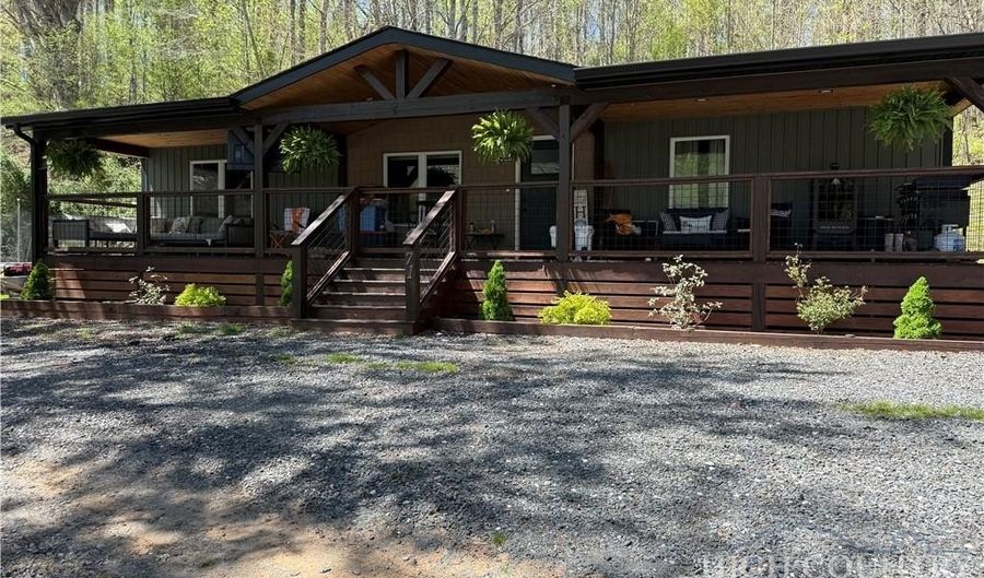 71 Ledford Ridge Ln, Bakersville, NC 28705 - 3 Beds, 2 Bath