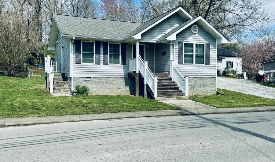 1006 S 2nd St, Williamsburg, KY 40769 - 2 Beds, 1 Bath