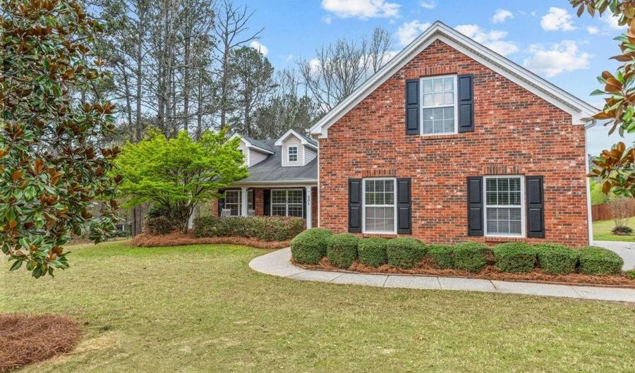 201 Claystone Woods Dr, Athens, GA 30606 - 4 Beds, 3 Bath
