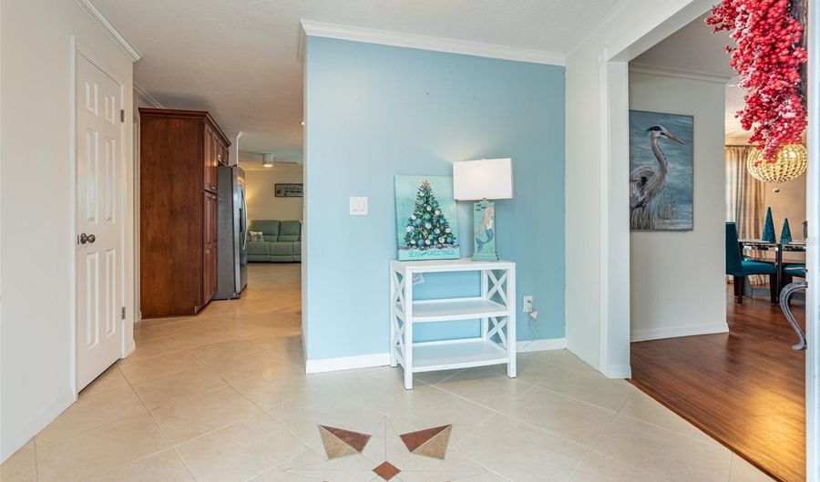 910 CHIPAWAY Dr, Apollo Beach, FL 33572 - 3 Beds, 2 Bath