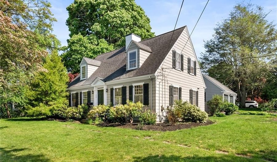 72 Ferry Ln, Barrington, RI 02806 - 3 Beds, 2 Bath