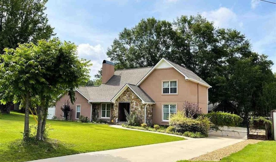 3004 SHADY CREEK Ln, Anniston, AL 36207 - 3 Beds, 3 Bath