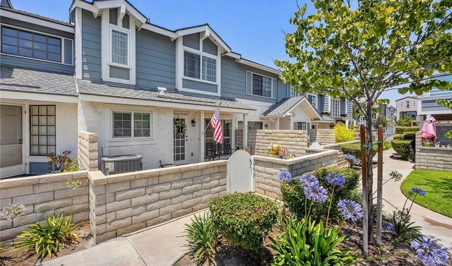 199 N Magnolia Ave D, Anaheim, CA 92801 - 3 Beds, 3 Bath