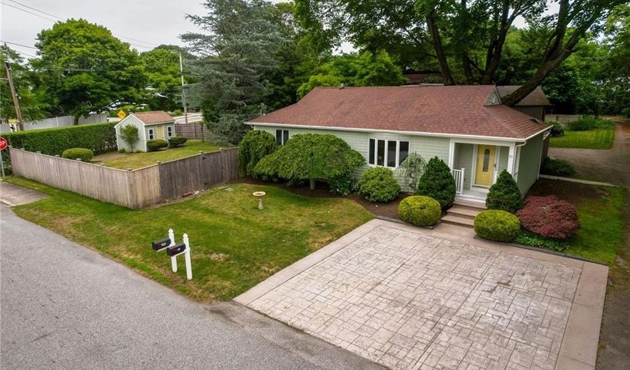 91 Inez St, Narragansett, RI 02882 - 2 Beds, 2 Bath