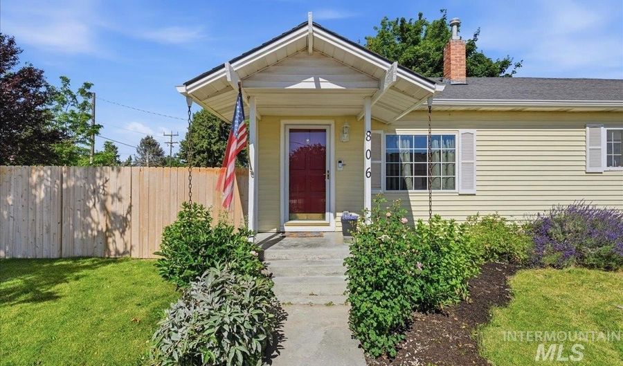 806 W Logan St, Caldwell, ID 83605 - 2 Beds, 2 Bath