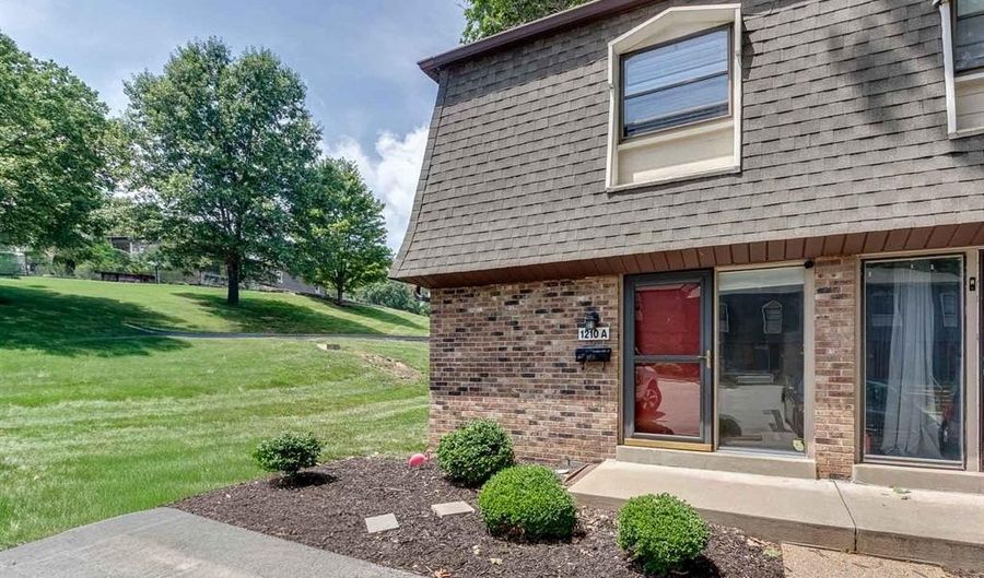 1210 Wicklow Rd A, Ballwin, MO 63021 - 2 Beds, 2 Bath