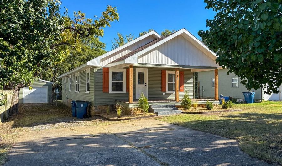 215 E Jackson Ave, McAlester, OK 74501 - 3 Beds, 2 Bath