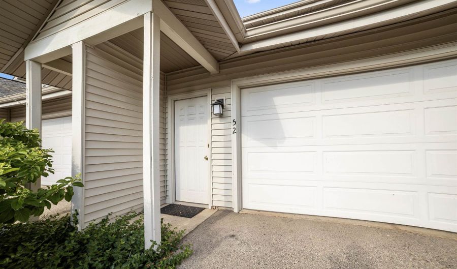 52 Wood Brook Way, Fitchburg, WI 53711 - 2 Beds, 4 Bath