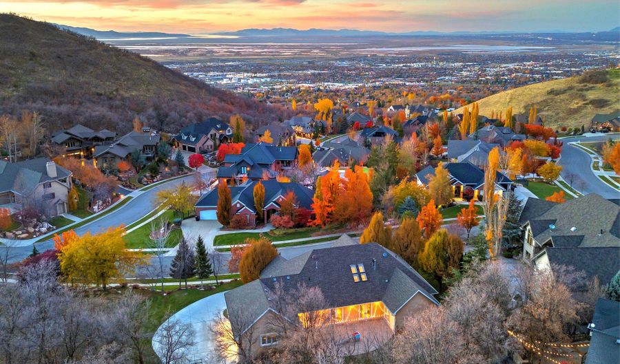 302 SUMMERMEADOW Cir, Bountiful, UT 84010 - 6 Beds, 5 Bath