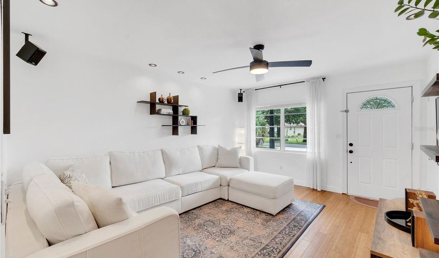 714 LAKE Dr, Altamonte Springs, FL 32701 - 4 Beds, 2 Bath