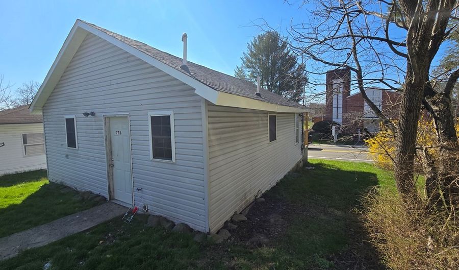 773 S FAYETTE St, Beckley, WV 25801 - 2 Beds, 1 Bath