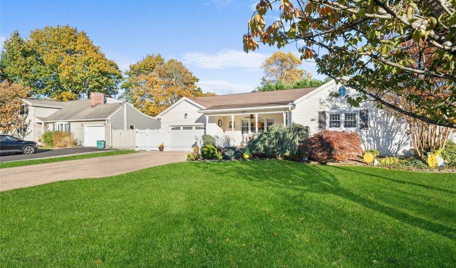 160 Grand Central Ave, Amityville, NY 11701 - 3 Beds, 2 Bath