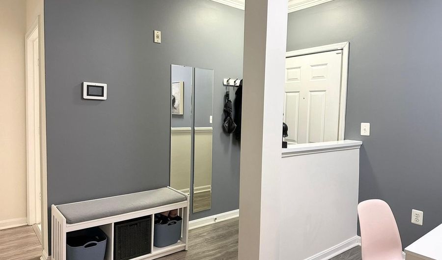 4870 EISENHOWER Ave 407, Alexandria, VA 22304 - 2 Beds, 1 Bath