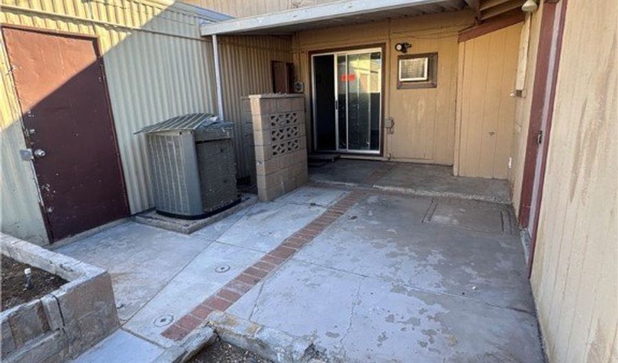 1095 Holly St, Bullhead City, AZ 86442 - 4 Beds, 3 Bath