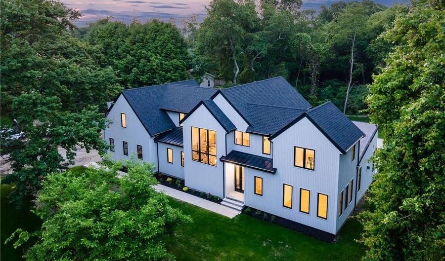19 Castle Rd, Narragansett, RI 02882 - 5 Beds, 5 Bath