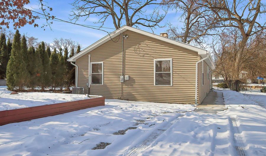 39450 N Circle Ave, Antioch, IL 60002 - 3 Beds, 1 Bath