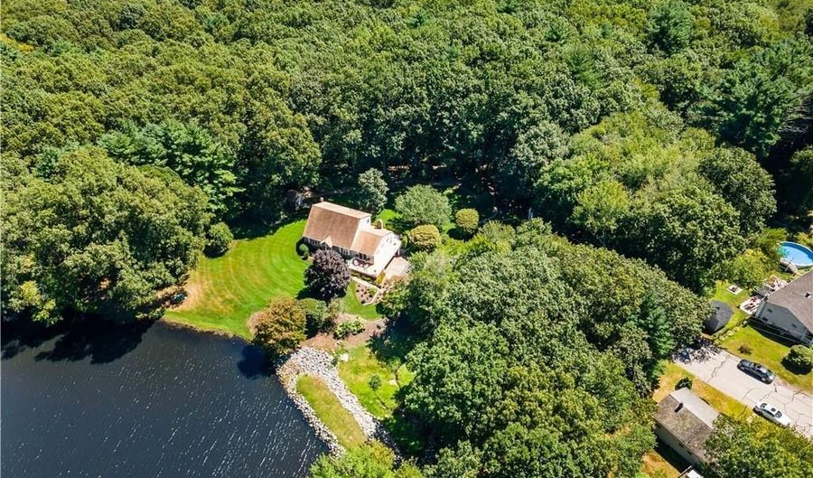 14 Dawn Ln, Coventry, RI 02816 - 3 Beds, 2 Bath