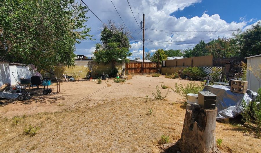 2734 MADISON St NE, Albuquerque, NM 87110 - 2 Beds, 1 Bath
