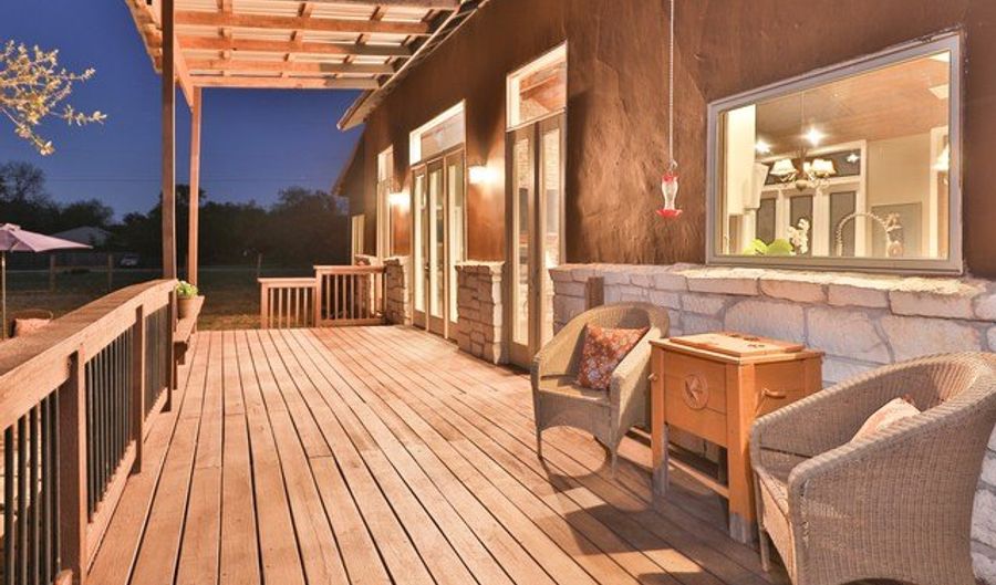 1523 Meadow Gln, Adkins, TX 78101 - 3 Beds, 4 Bath