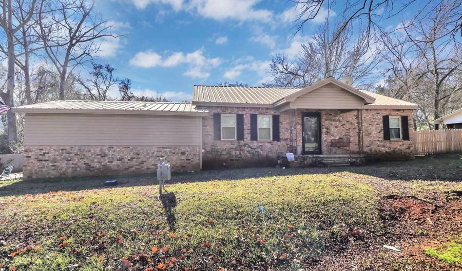 554 E San Antonio St, Alto, TX 75925 - 3 Beds, 2 Bath