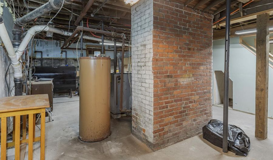 10 King St, Rockingham, VT 05101 - 4 Beds, 2 Bath