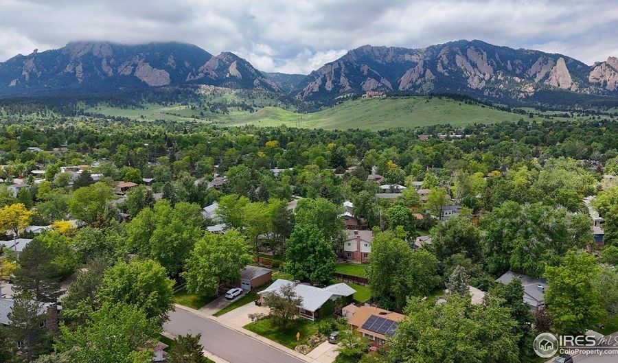 1025 Edinboro Dr, Boulder, CO 80305 - 3 Beds, 2 Bath