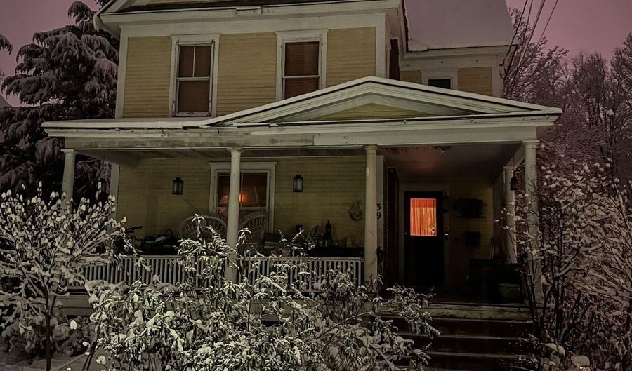 39 Williston St, Brattleboro, VT 05301 - 4 Beds, 4 Bath