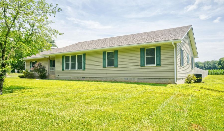 806 LYNNBURY WOODS, Dover, DE 19901 - 3 Beds, 2 Bath