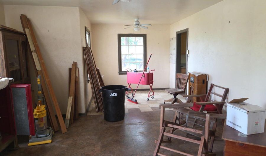 27 LOWELL Ave, Bisbee, AZ 85603 - 2 Beds, 1 Bath