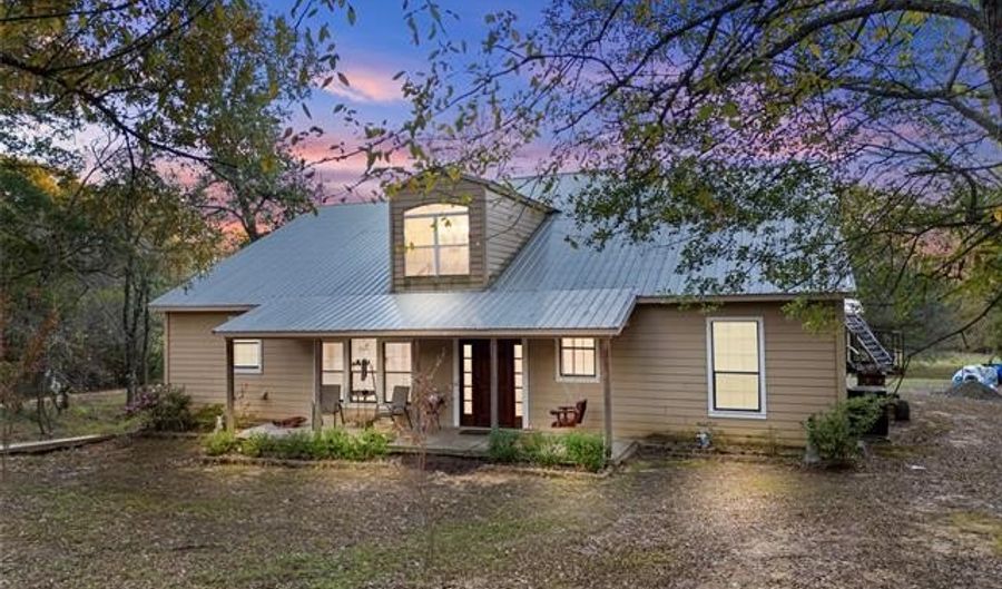 5792 W Lain Lake Rd, Atoka, OK 74525 - 2 Beds, 3 Bath