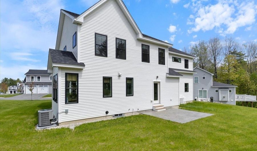 5 Cobblestone St, Falmouth, ME 04105 - 4 Beds, 3 Bath