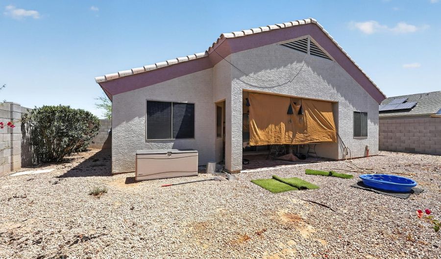 9491 W RAVEN Dr, Arizona City, AZ 85123 - 3 Beds, 2 Bath
