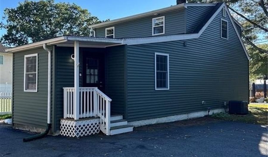 1689 Diamond Hill Rd, Cumberland, RI 02864 - 3 Beds, 2 Bath