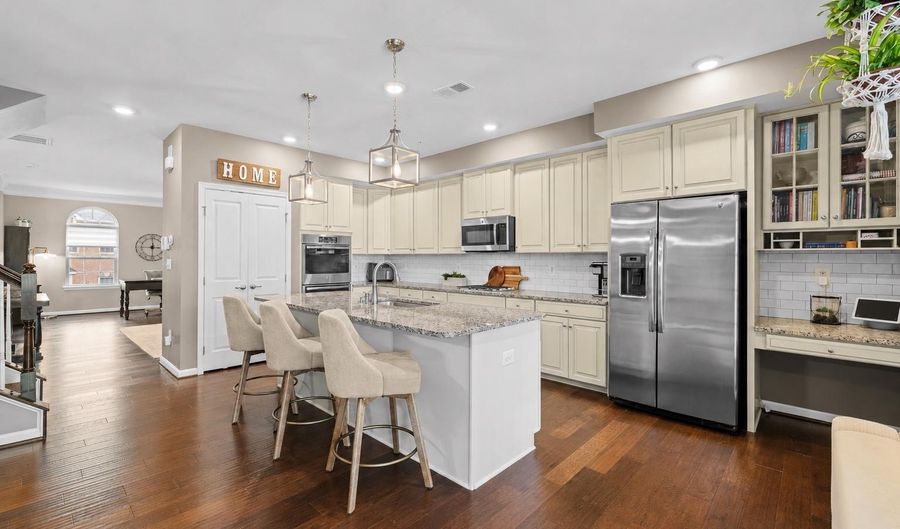 42230 PIEBALD Sq, Aldie, VA 20105 - 3 Beds, 3 Bath