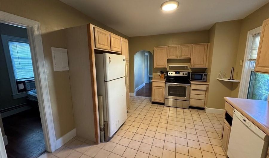 46 William St 2, Newport, RI 02840 - 2 Beds, 1 Bath