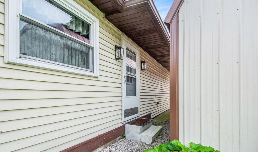 206 N Steer St, Addison, MI 49220 - 3 Beds, 1 Bath