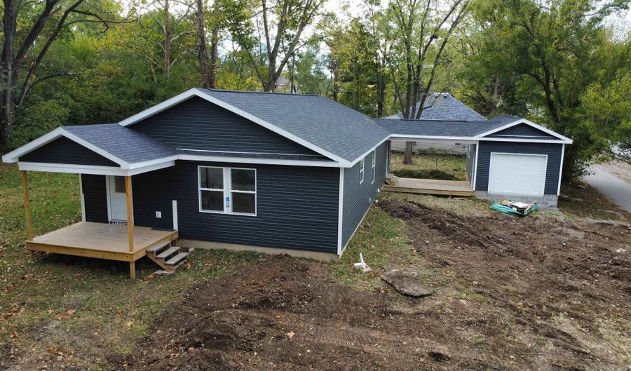 113 W Pike St, Attica, IN 47918 - 3 Beds, 3 Bath