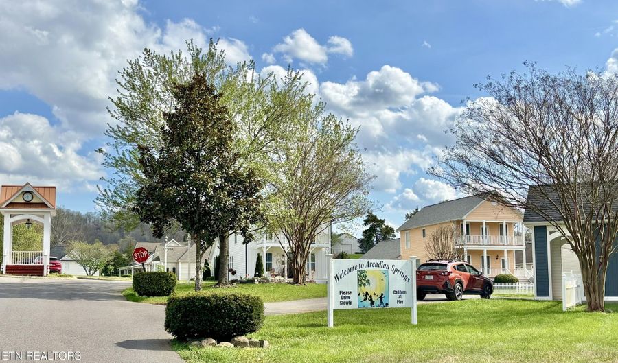 126 Larkspur Dr, Andersonville, TN 37705 - 4 Beds, 3 Bath