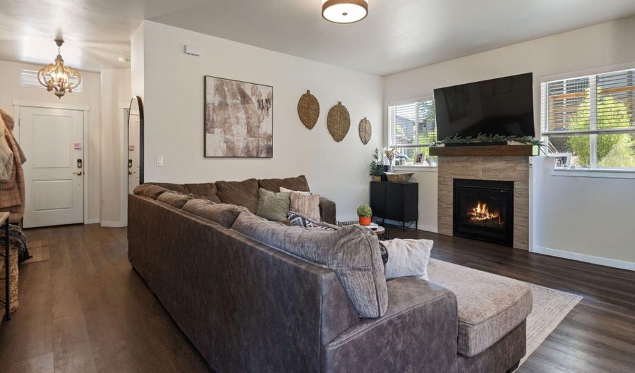 968 NE Paula Dr, Bend, OR 97701 - 3 Beds, 3 Bath