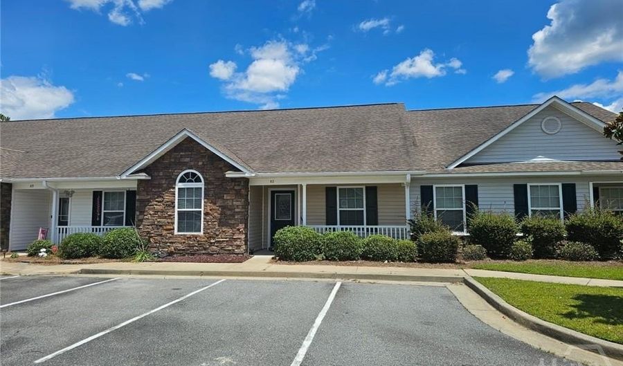 401 Barry McCaffrey Blvd E2, Hinesville, GA 31313 - 3 Beds, 2 Bath
