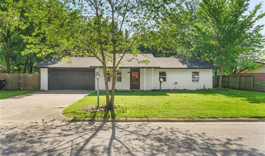 711 Hinshaw, Springdale, AR 72762 - 3 Beds, 2 Bath