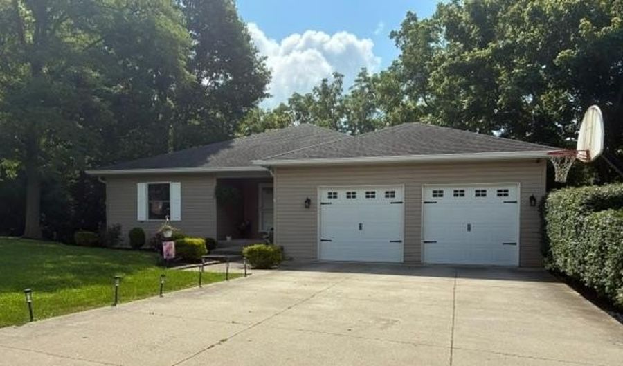 303 Springdale Ave, Aurora, IN 47001 - 3 Beds, 3 Bath