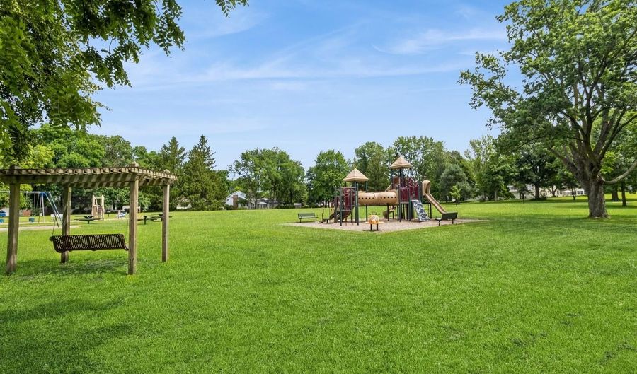 2751 Cleveland Dr, Ames, IA 50010 - 4 Beds, 3 Bath