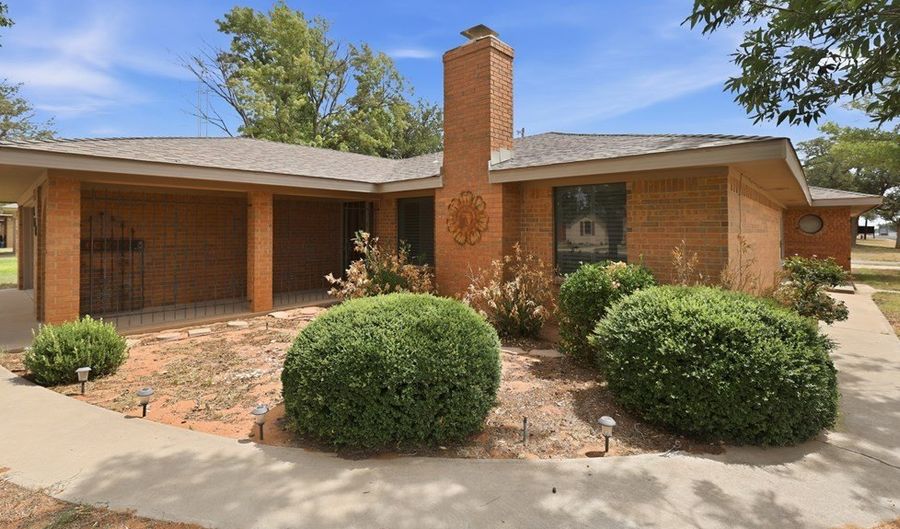 600 NW 16th St, Andrews, TX 79714 - 4 Beds, 3 Bath